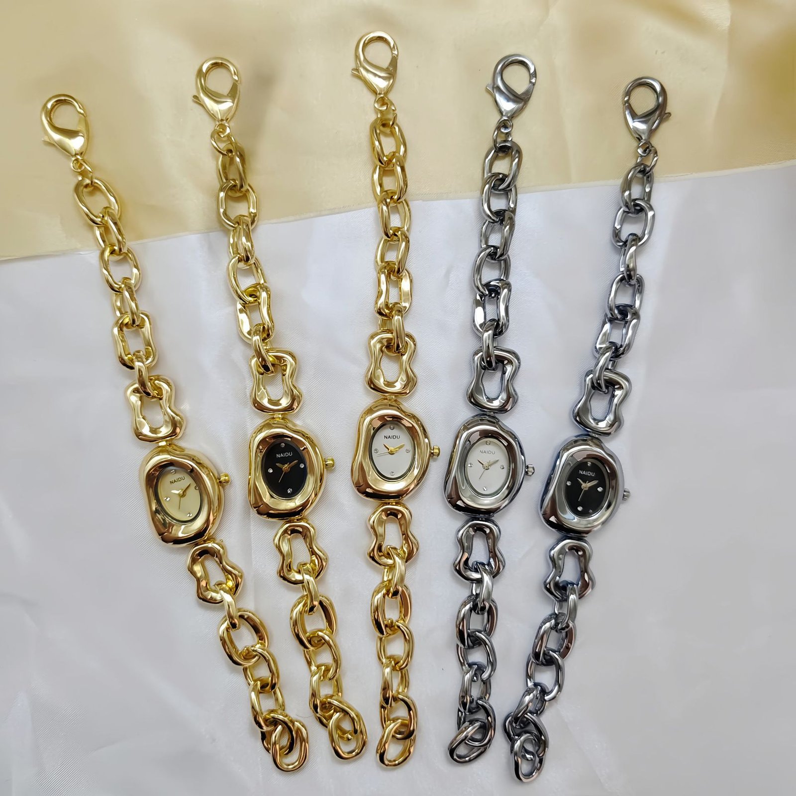 New bracelet watch for women, personalized retro fashion, light luxury and exquisite punk style quartz watch for women Copy